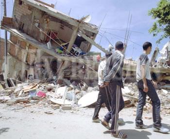 L'Algérie fait son apprentissage dans la douleur DIX ANS APRÈS LE TRAGIQUE SEISME DE BOUMERDÈS