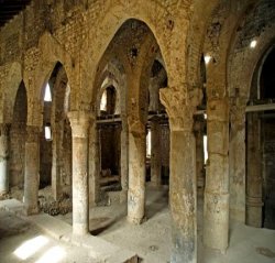 باحثون يدعون لحماية وصيانة مسجد 