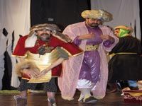 'AÂWDT HOLAKO' AU THEÂTRE REGIONAL DE BATNA Une dénonciation des tyrans d'hier et d'aujourd'hui