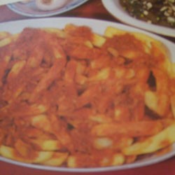 Pommes de terre frites sauce relevée