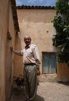 Cherif Kheddam retrouve les lieux de son enfance