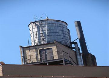 خزان مائي يهدد سكان تجمع أنفوس بالغيشة في الأغواط