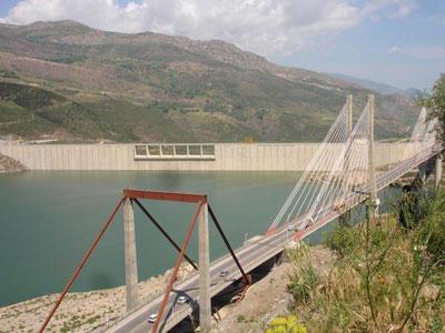 Le barrage de Beni Haroun, des chiffres et des critiques Sa réalisation a coûté 3 milliards de dollars