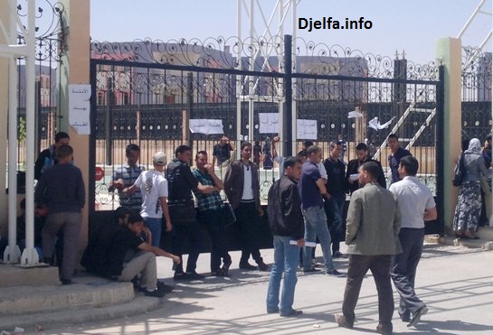 طلبة الهندسة المدنية يشلون جامعة الجلفة في فترة الإمتحانات النهائية على خلفية عدم تطبيق قرارات رئيس الجامعة