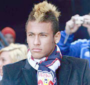 A l'étranger FC Barcelone / Neymar a signé son contrat de 5 ans