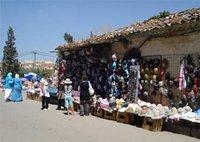 Commerce informel à Guelma : Des milliers de jeunes squattent les trottoirs !