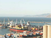 Oran / Modernisation des équipements du port 4,5 milliards de dinars investis