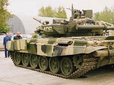 La Russie livre 120 chars T-90 à l'Algérie