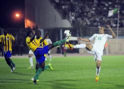 الفيفا تعين الغيني ياكوبا كايتا لمباراة رواندا والجزائر متخوفة من تكرار سناريو بجاية وغينيا فيما أوكلت مهمة إدارة مبارة الخضر أمام البنين لطاقم تحكيم كاميروني.