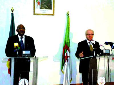 Alger défend une «solution politique» au nord du Mali Pour régler le problème des Touaregs