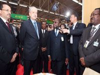En l'absence du chef de l'état Sellal inaugure la Foire internationale d'Alger
