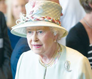 Australie : il a montré ses fesses à Elizabeth II