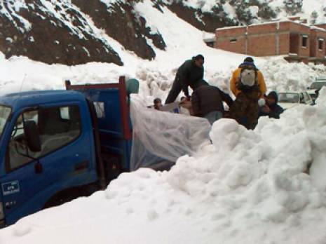 Commune d'Aït Zikki : Elan de solidarité pour les villageois isolés Tiziouzou : les autres articles