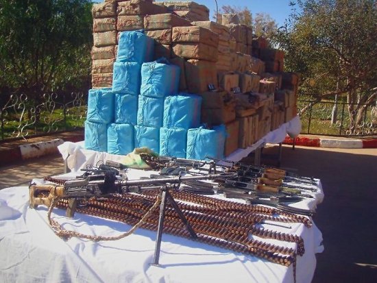 L'armée déjoue une tentative de faire passer 15 quintaux de kif à Bechar Après un accrochage armé qui s'est soldé par 3 trafiquants blessés