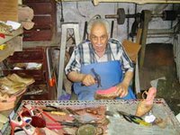 Méziane Attrouche (Bottier) : Le soulier féminin, une passion