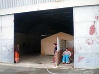 6 ans dans un hangar