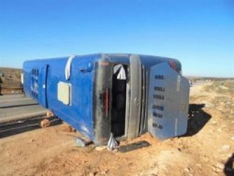 قتيل و14 جريح إثر انحراف حافلة بالبيض