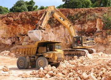 الشباب يطالبون بالتشغيل في محاجر سيدي علي بن يوب هددوا بالخروج إلى الشارع في سيدي بلعباس