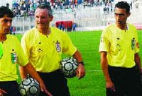 Neuf arbitres suspendus