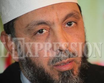 Djaballah contre l'officialisation de tamazight IL A PRESENTE HIER SON PROJET DE CONSTITUTION