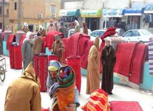 حرفة أصيلة تتحدى رياح العصرنة زربية “جبل عمور  بأفلو ولاية الأغواط..