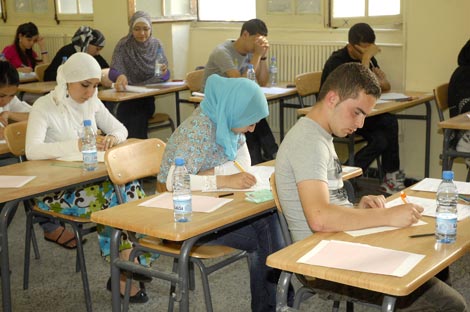 بابا أحمد يعطي إشارة انطلاق امتحانات البكالوريا من ورقلة