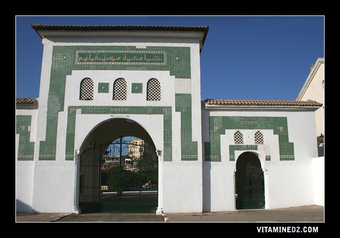 Mostaganem : ville traditionnelle, ville « moderne » européenne...EVOLUTION SOCIALE ET RECONFIGURATION SPATIALE :