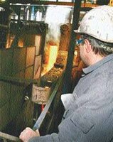 Les grévistes menacent de paralyser le haut fourneau