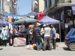 سلطات وهران تقرر تنقية المساحات المستغلة فوضويا نهائيا بعد إحالة 100 تاجر على العدالة وإعذار 600 ممن احتلوا الأرصفة