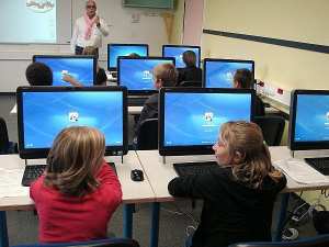 FORMATIONS EN INFORMATIQUE ET EN LANGUES ETRANGERES SPECIALES été