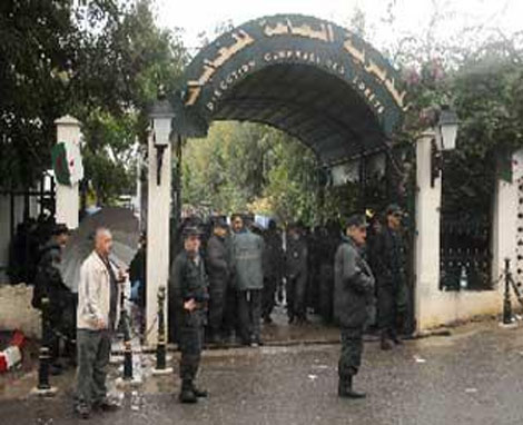 أعوان الغابات بتيبازة يعتصمون أمام المحافظة الولائية