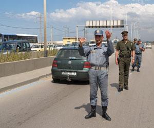 مهربو الوقود بتبسة يعتدون على أعوان الجمارك ويلحقون بهم إصابات أضرموا النيران وأغلقوا الطريق لساعات
