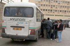 الناقلون الخواص لأولاد سيدي ميهوب بغليزان يرفضون العمل بسبب اهتراء الطريق