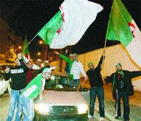 Les Algériens solidaires et fiers de l'EN : Scènes de soutien et acclamations aux Verts