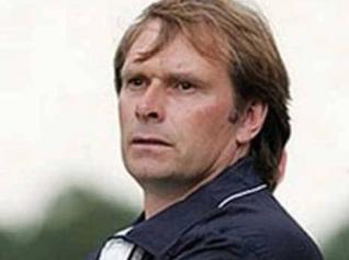 MC Alger : l'entraîneur Alain Geiger signera son contrat mercredi