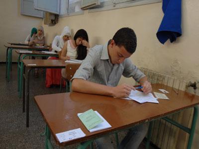 Des candidats ont récusé temporairement les sujets de philosophie Grogne au centre d'examen Ali Boushaba (lettres et philo) de Constantine