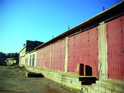 Reconversion des espaces fermés en stands de vente pour annihiler le commerce illicite Constantine