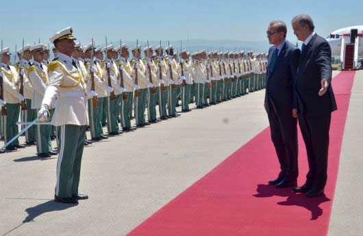 Sans Bouteflika, l'Algérie réussit bien à un Erdogan contesté en son pays
