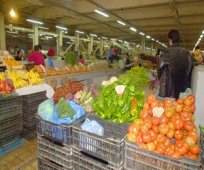 تجار سوق الجملة للخضر و الفواكه بسيدي بلعباس يعانون
