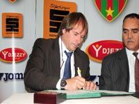 Il a signé hier un contrat d'une année Geiger : 