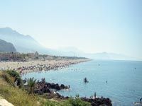 Visite du Secrétaire d'Etat chargé du tourisme à BEjaïa Coup d'envoi officiel de la saison estivale à partir de Melbou