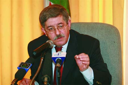 « Nous avons choisi le travail au lieu des discours' et le choix du peuple sera respecté » Ouyahia répond aux détracteurs de l'Etat