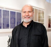 Rachid Koreïchi expose « Houbi lil Djazaïr » L'artiste peintre a dessiné l'affiche de « La comédie du livre »