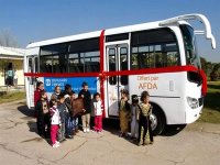 Remise d'un minibus aux enfants de SOS village de Draria par l'AFDA