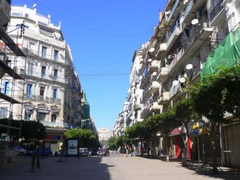 La rue Ben Mhidi fait peau neuve ASSAINISSEMENT DES QUARTIERS D'ALGER-CENTRE