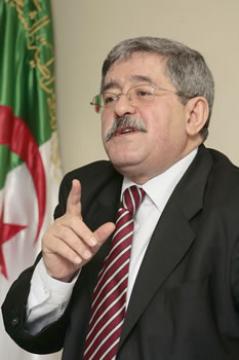 «Le courant islamiste ne perd aucune voix» AHMED OUYAHIA À PARTIR D'ORAN
