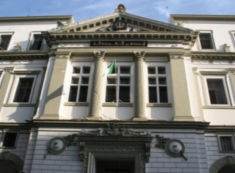 والي وهران الأسبق بشير فريك أمام العدالة مجددا في قضية تورط فيها مديرا ديوان الترقية والوكالة العقارية سابقا