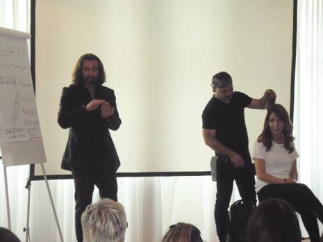 Elle annonce la couleur Essensity de Schwarzkopf Professional Algérie