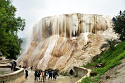 انهيار كتلة من معلم «الشلال» الطبيعي بحمام المسخوطين بقالمة فيما تشهد المنطقة الآلاف من الزوار سنويا