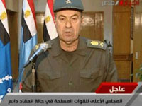 المجلس العسكري الحاكم في مصر يعطل الدستور ويحل البرلمان